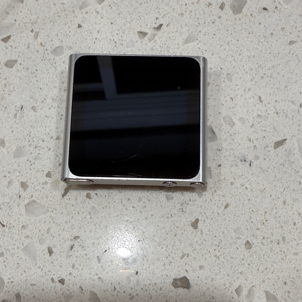 Apple iPod nano 8gb silver. In good condition still works.